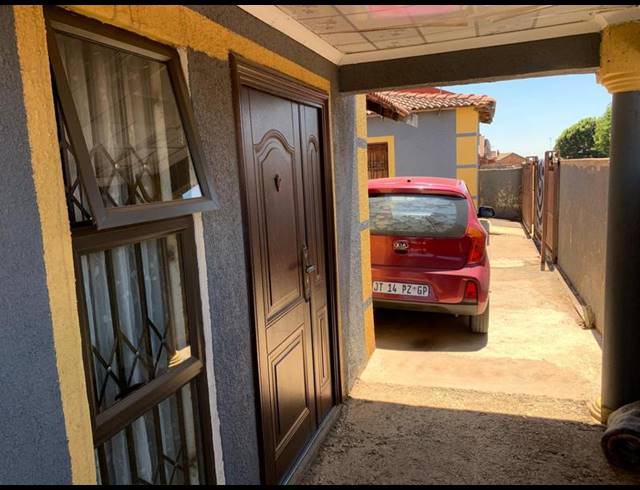 6 BEDROOM HOUSE FOR SALE IN ILILIBA